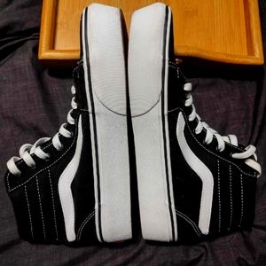 Vans high skate shoes